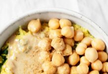 Jak zrobić hummus z ciecierzycy? Kremowa pasta, którą przygotujesz w 10 minut skladniki humusu tahini czosnek cytryna 1769207082