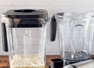 Blender z funkcją gotowania – jak zamienić surowe warzywa w aksamitną zupę krem bez użycia garnka? parujaca kremowa zupa z blendera
