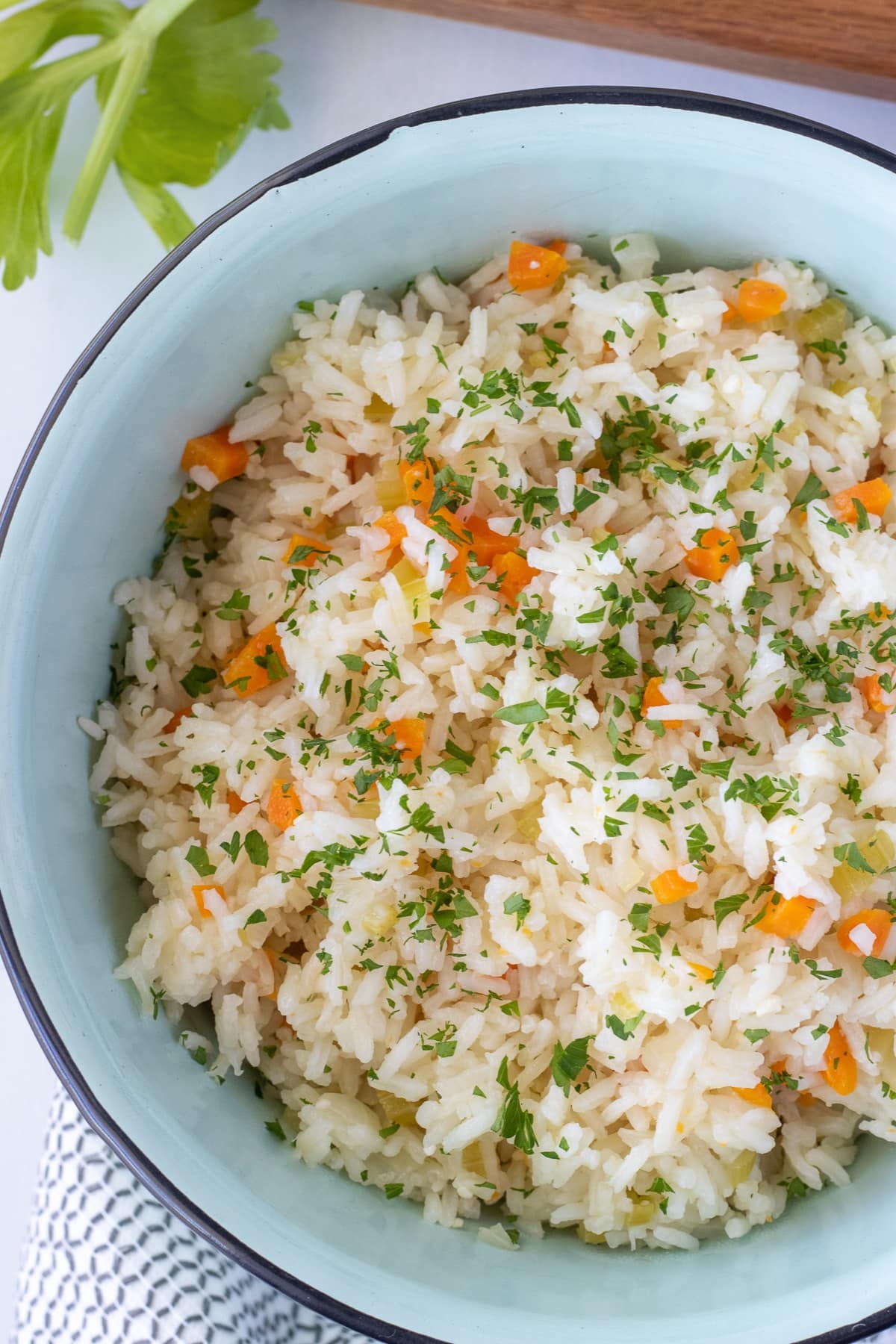 Ugotowany na parze ryż basmati o długich, sypkich ziarnach