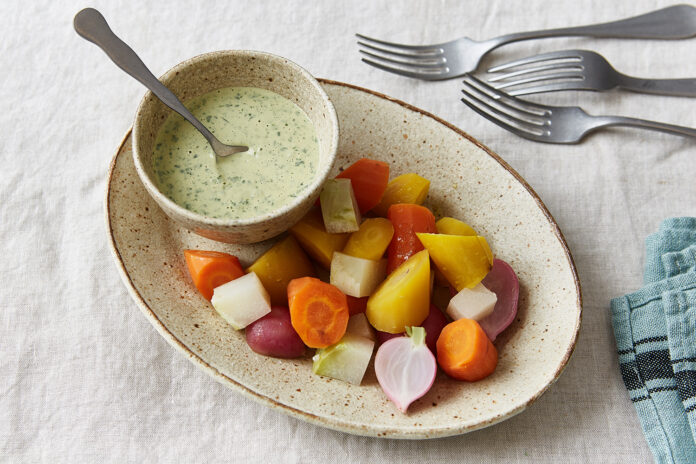Soczyste marchewki, pietruszki i selery delikatnie gotowane unoszą w powietrzu aromatyczną parę