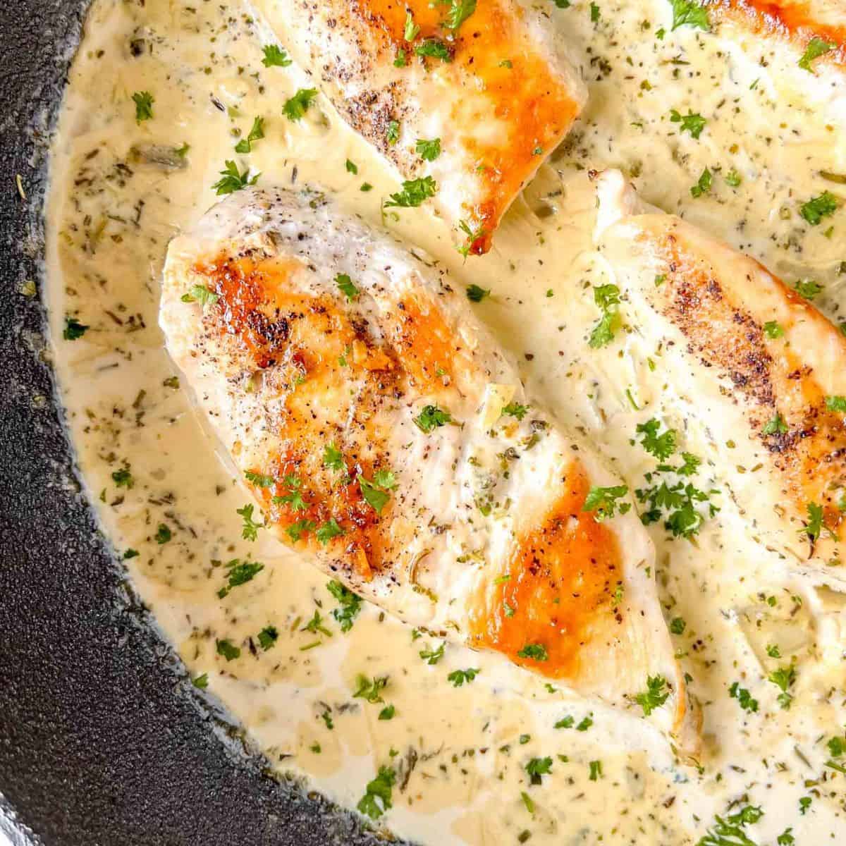 Torba papierowa z mieszanką ziół prowansalskich na targu