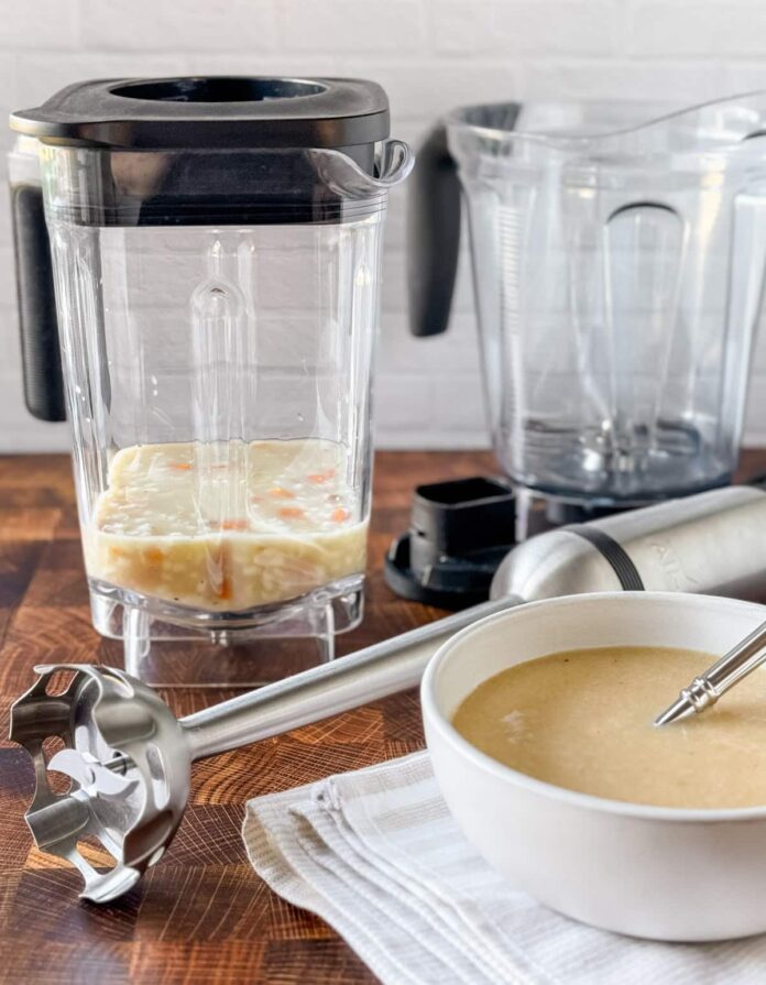 parujaca kremowa zupa z blendera