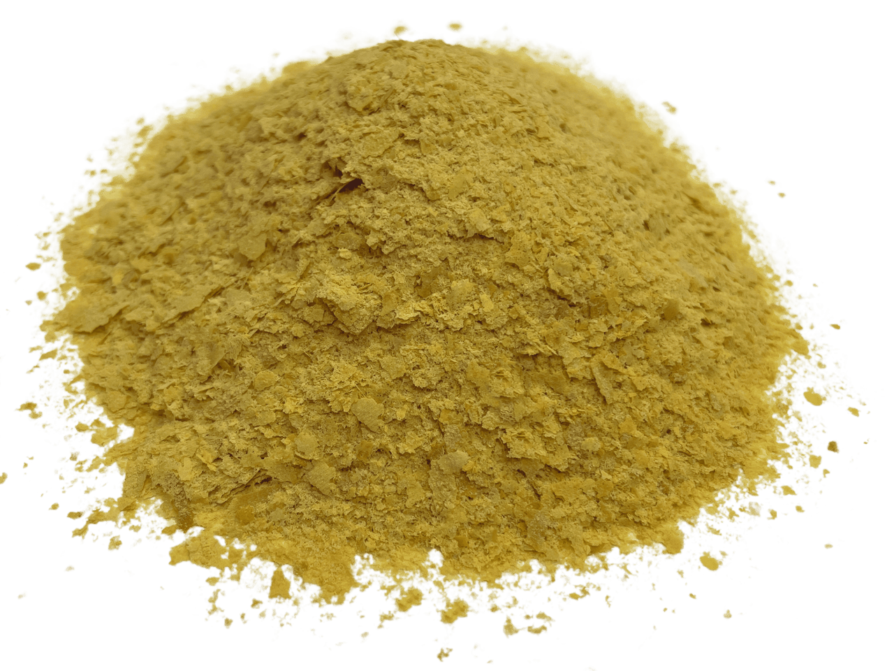 smoothie w szklance z bananem szpinakiem i płatkami drożdżowymi na zielonym tle